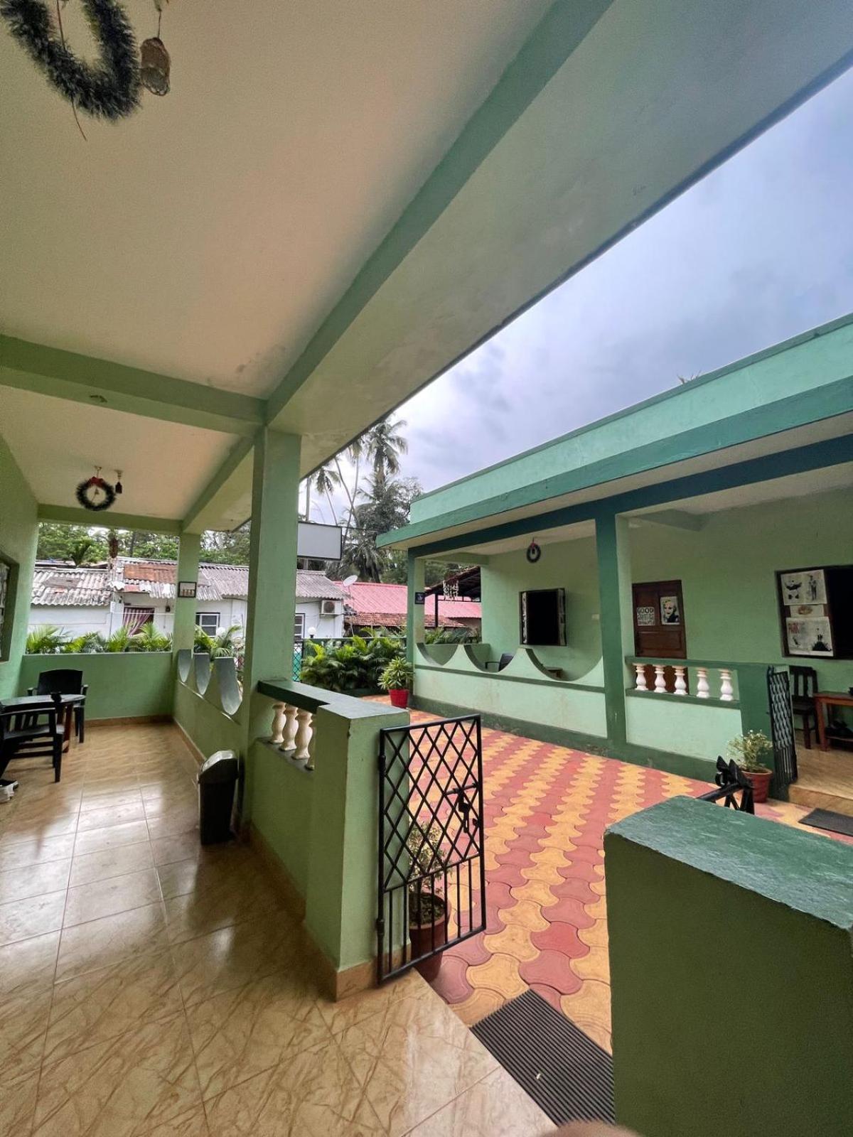 Baba Hostel *